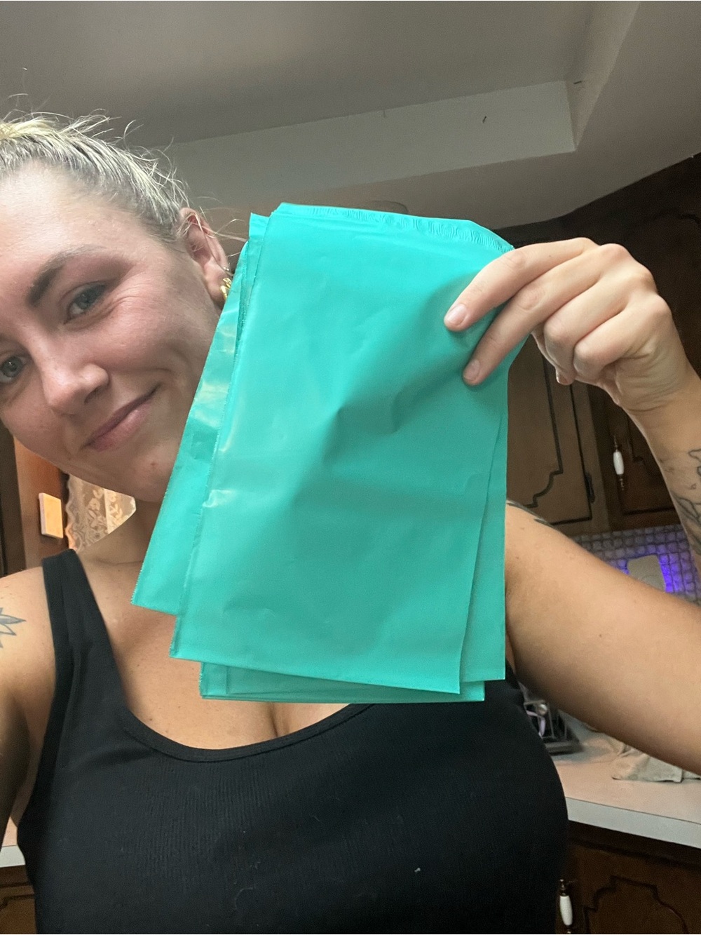 35 count of 6x9 teal poly mailers